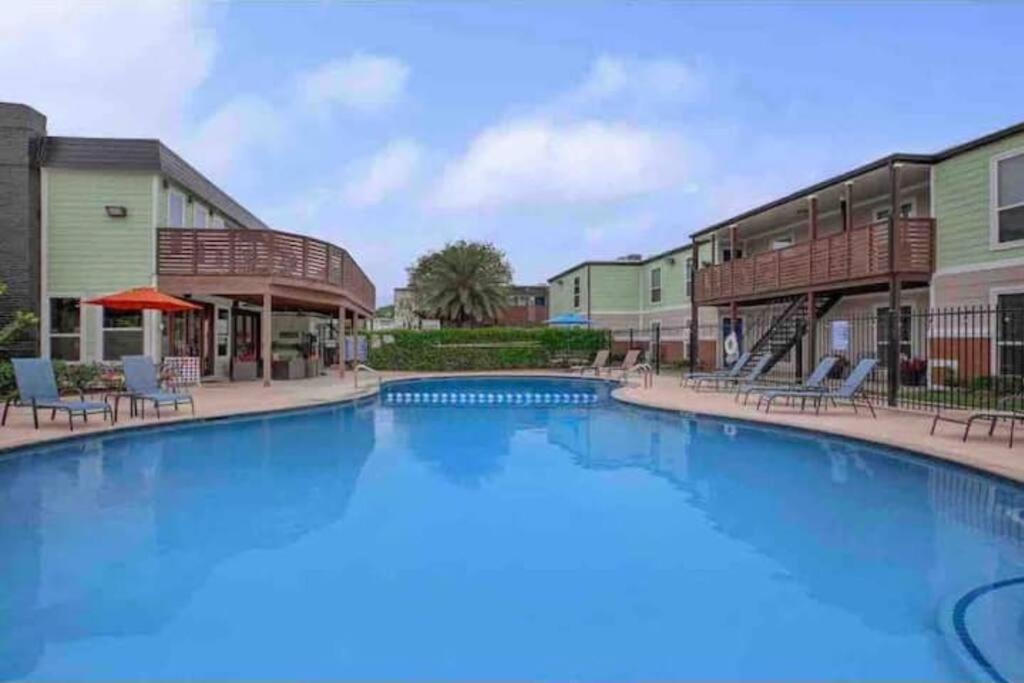 Beautiful/Spacious 2 Bedroom Houston Near Galleria Екстериор снимка