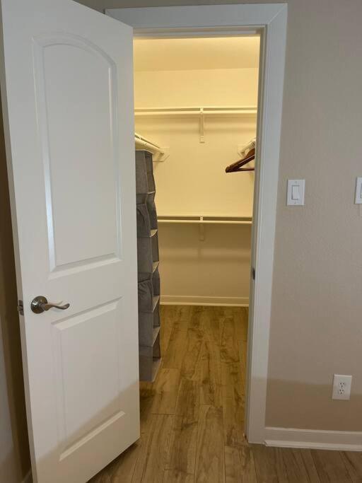 Beautiful/Spacious 2 Bedroom Houston Near Galleria Екстериор снимка