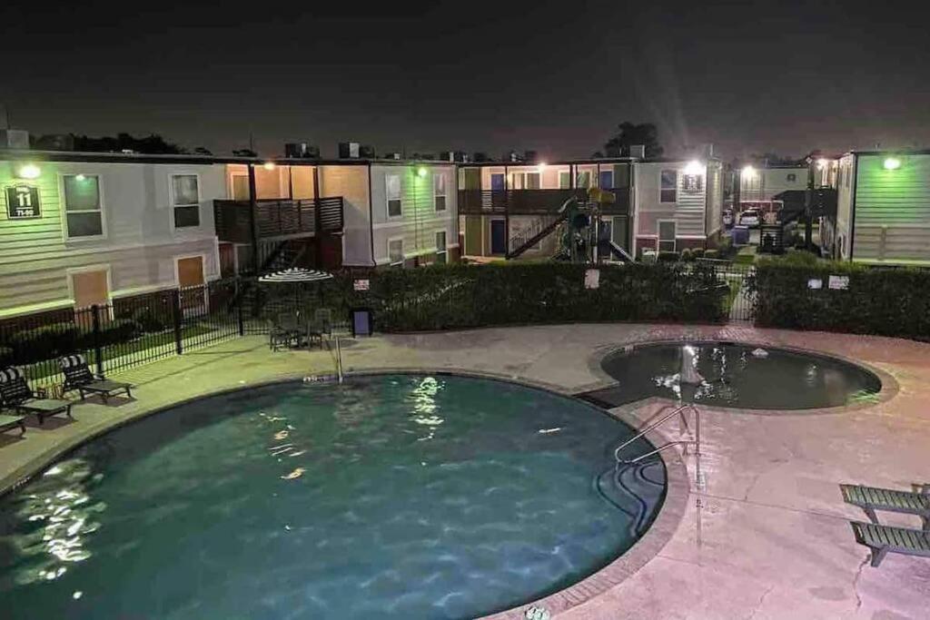 Beautiful/Spacious 2 Bedroom Houston Near Galleria Екстериор снимка