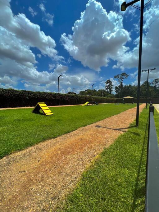 Beautiful/Spacious 2 Bedroom Houston Near Galleria Екстериор снимка